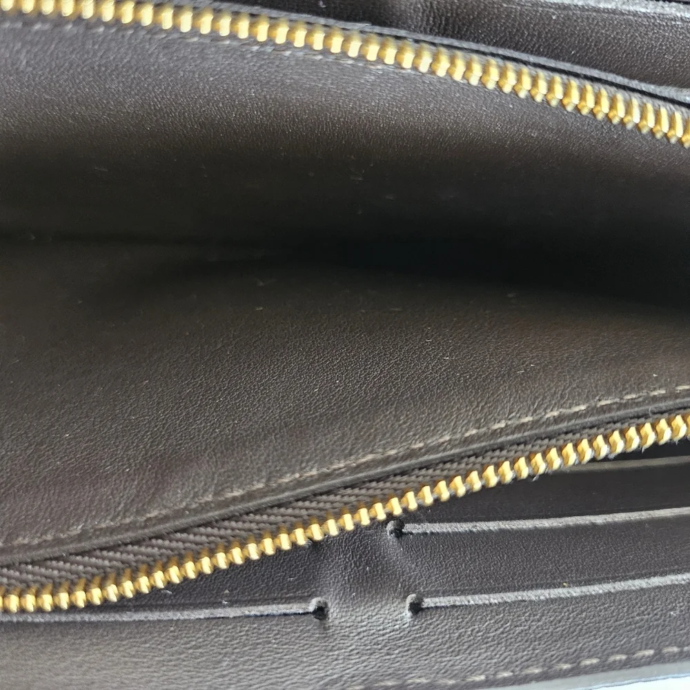 Louis Vuitton authentic pre